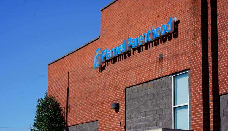 Judge halts abortion law that would have shut down last two clinics in Kentucky