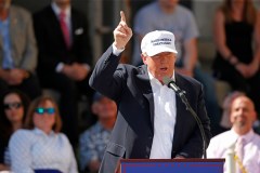 Trump defends Carrier deal in Sunday morning tweetstorm