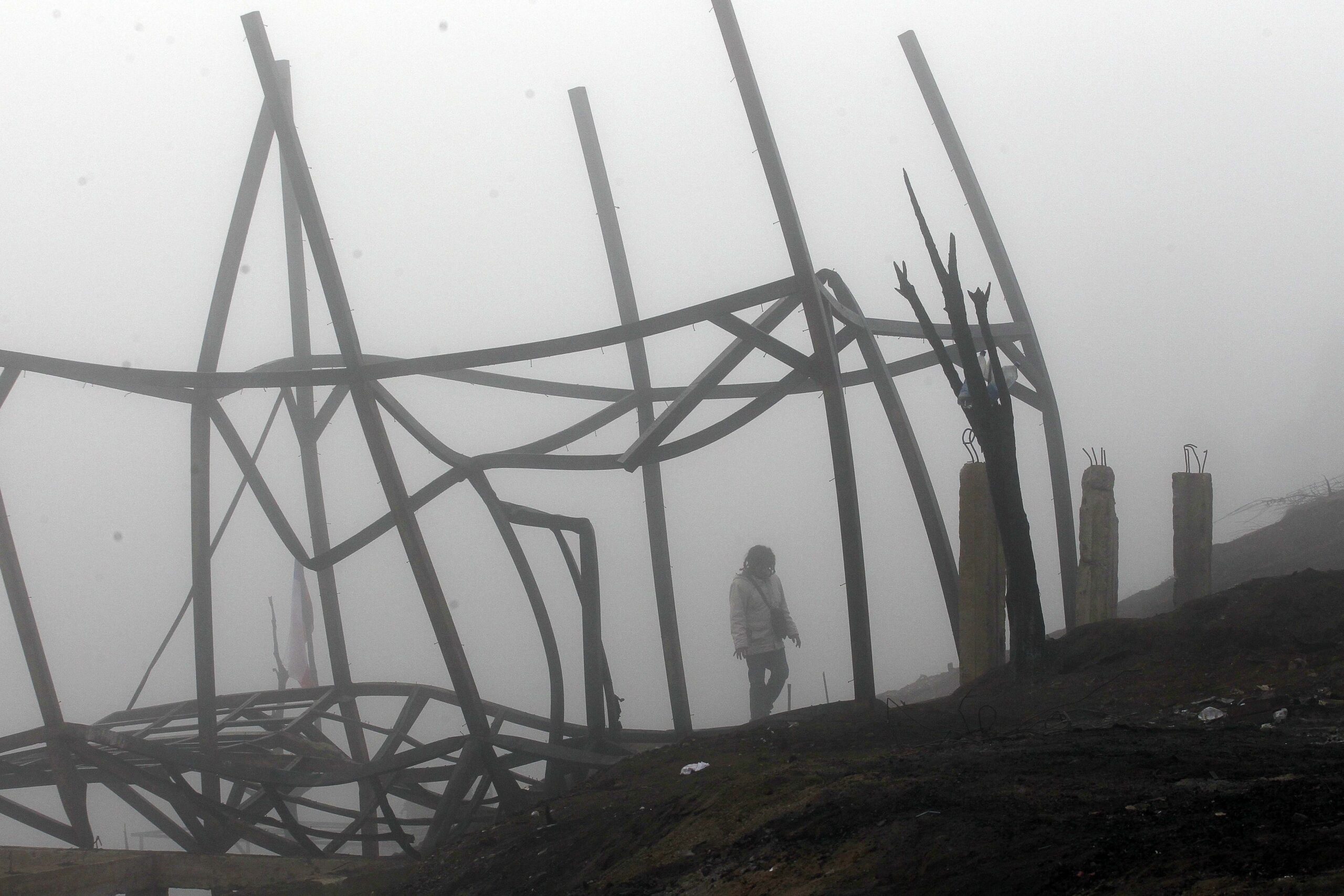 Chile leader to relocate Valparaiso fire victims