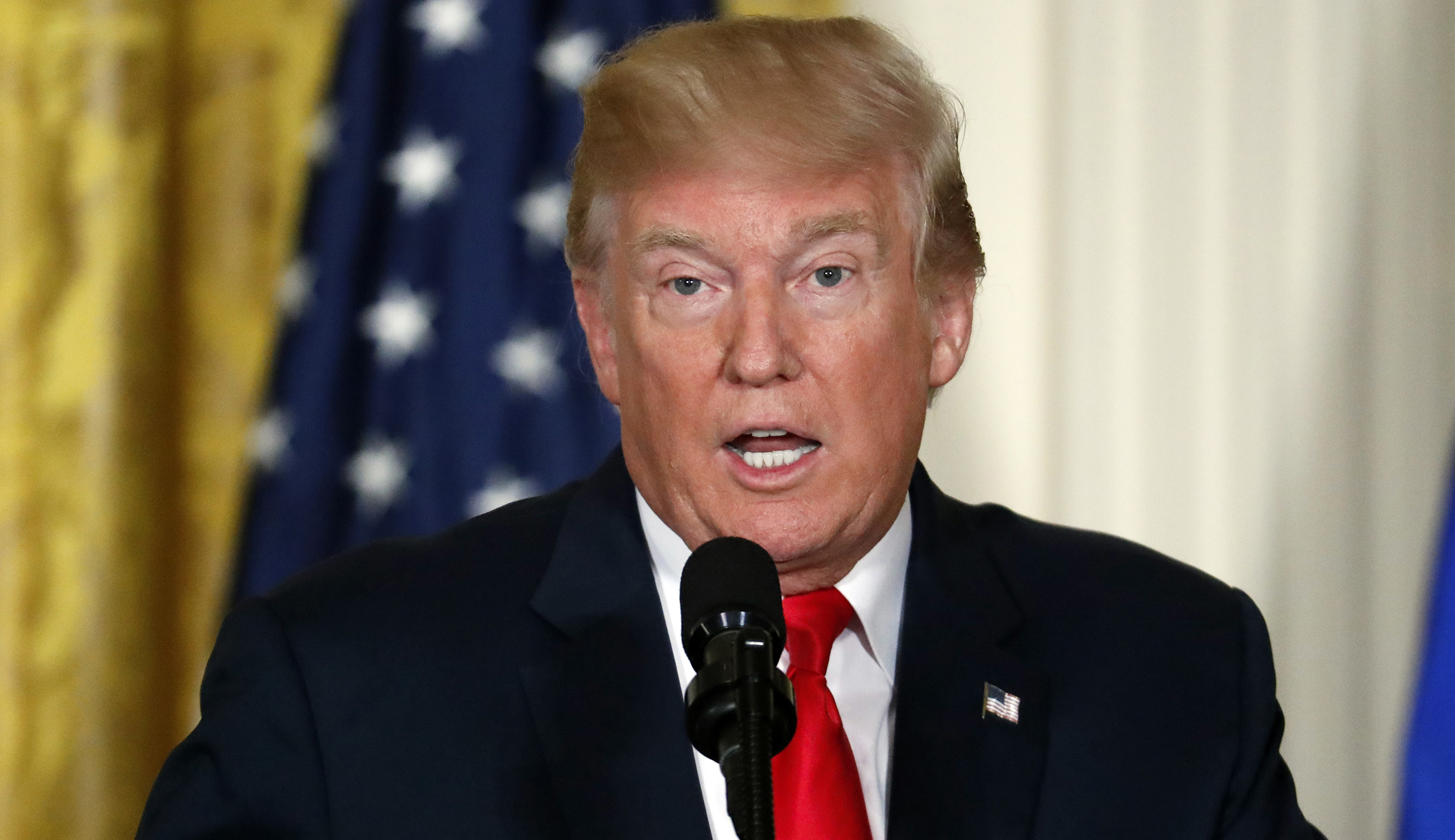 Trump refuses to back away from shutdown threat in wake of Harvey