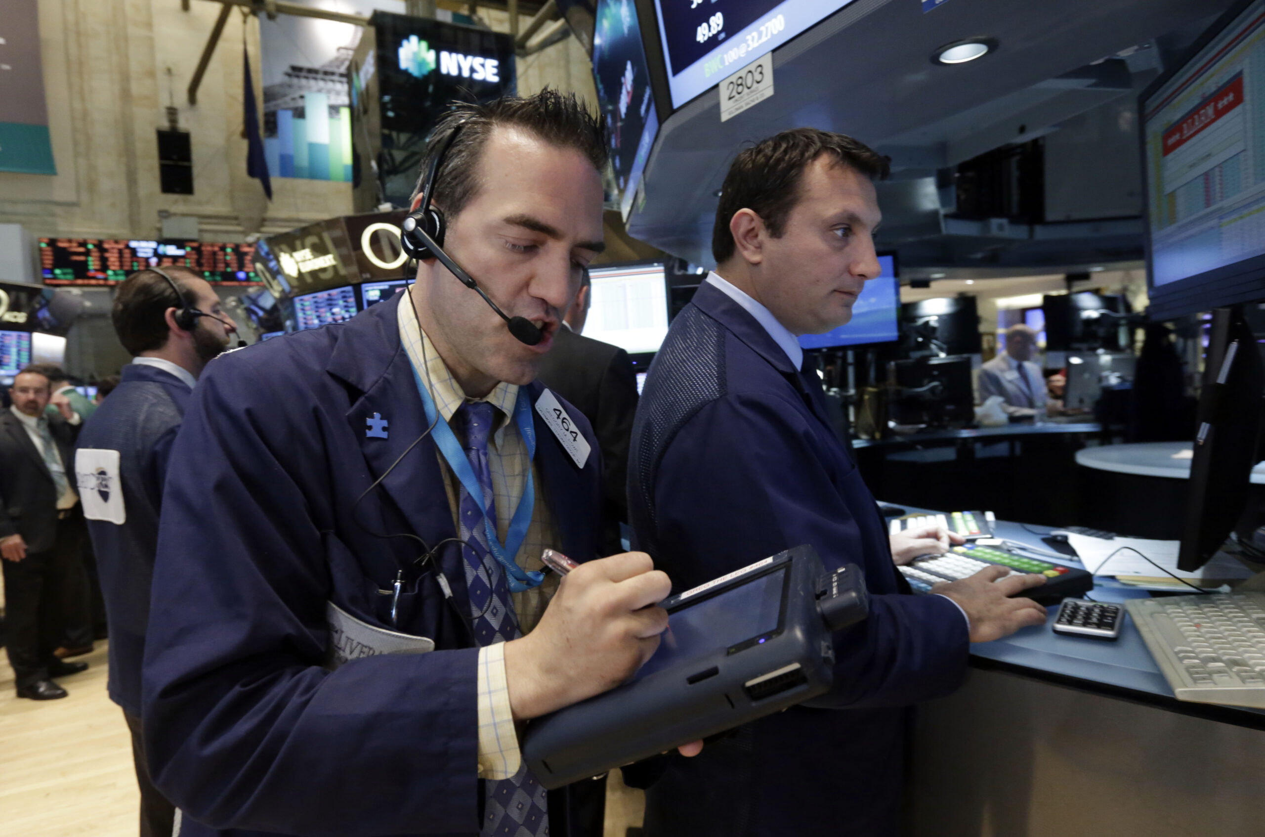 Stocks climb; Fourth straight gain for S&P 500