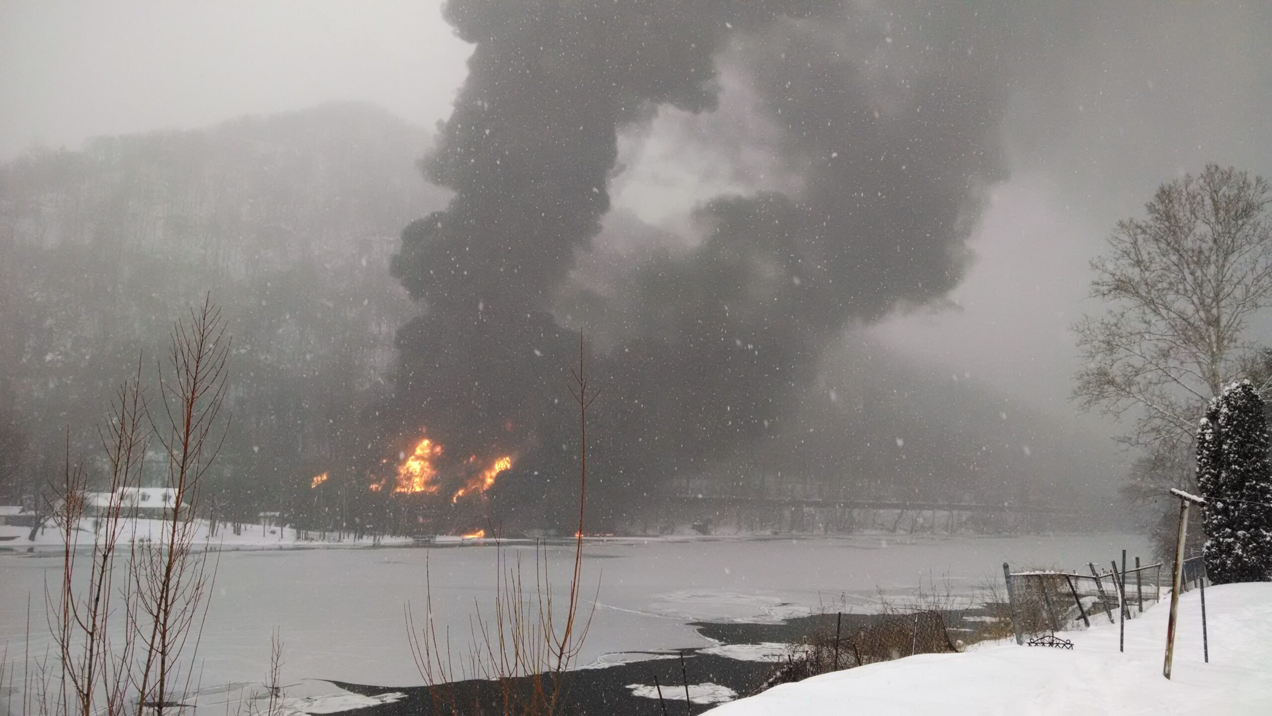 Feds begin full probe of West Virginia oil train explosion