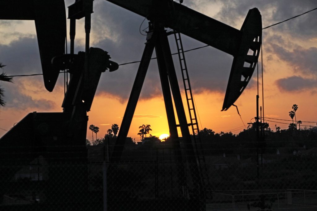 Does EPA’s left hand know what its far-left hand is doing to fight fracking?