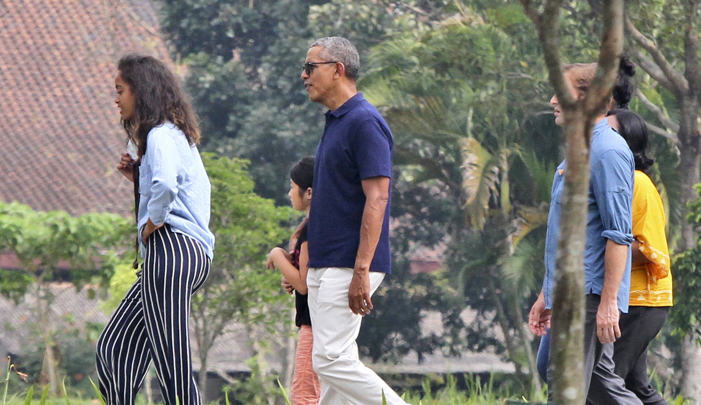 Barack Obama spotted moving daughter Malia into Harvard