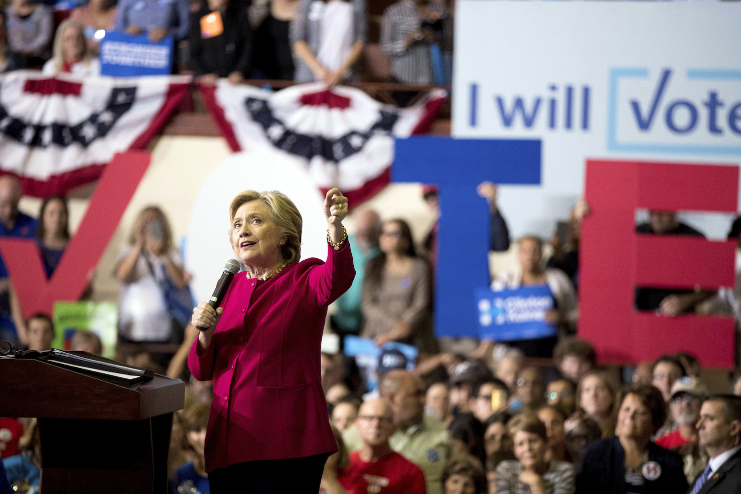 Poll: Clinton holds a slim lead in Ohio, Portman’s edge nearly doubles