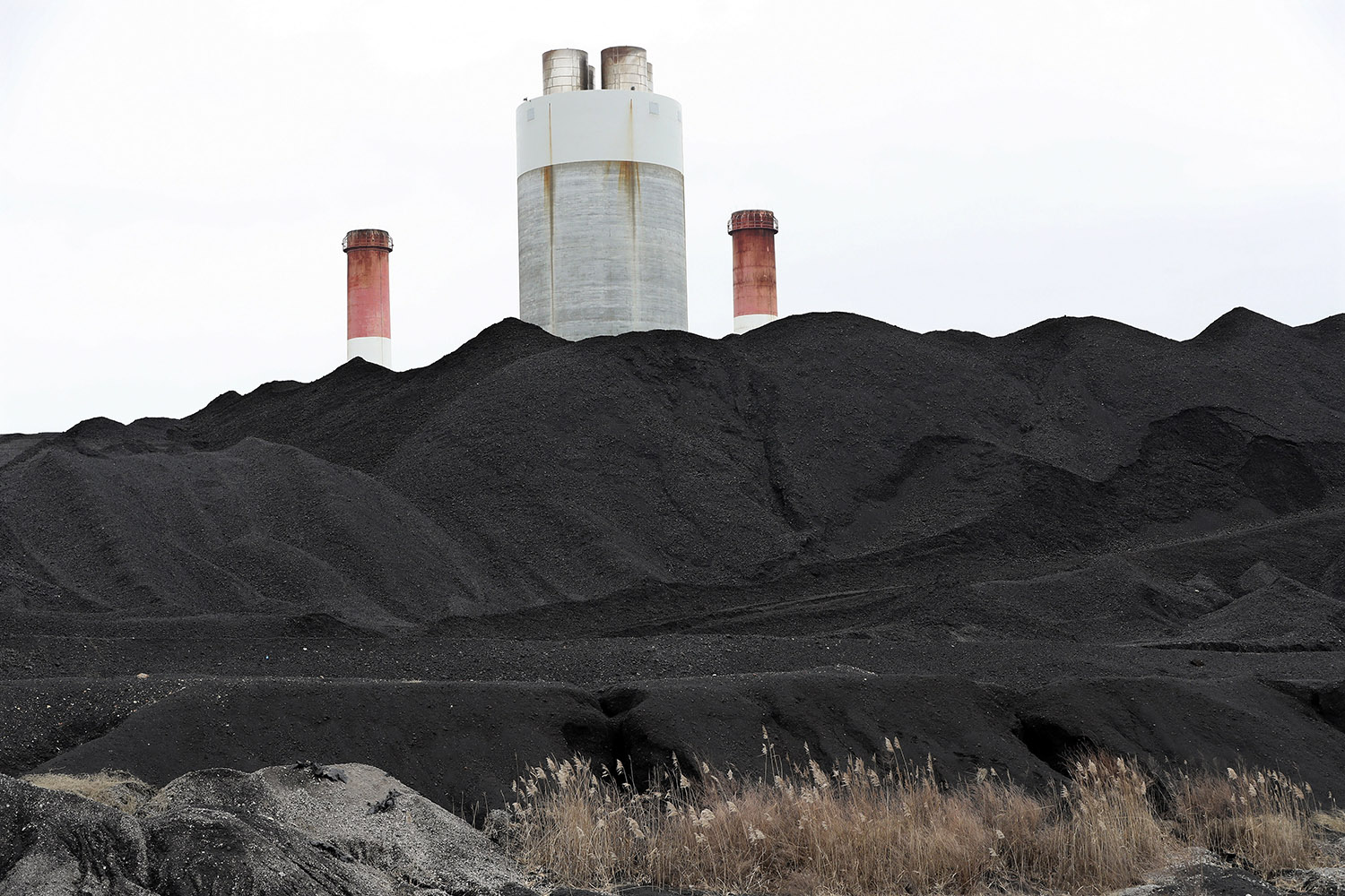 Trump signs bill repealing Obama’s last-minute coal rule