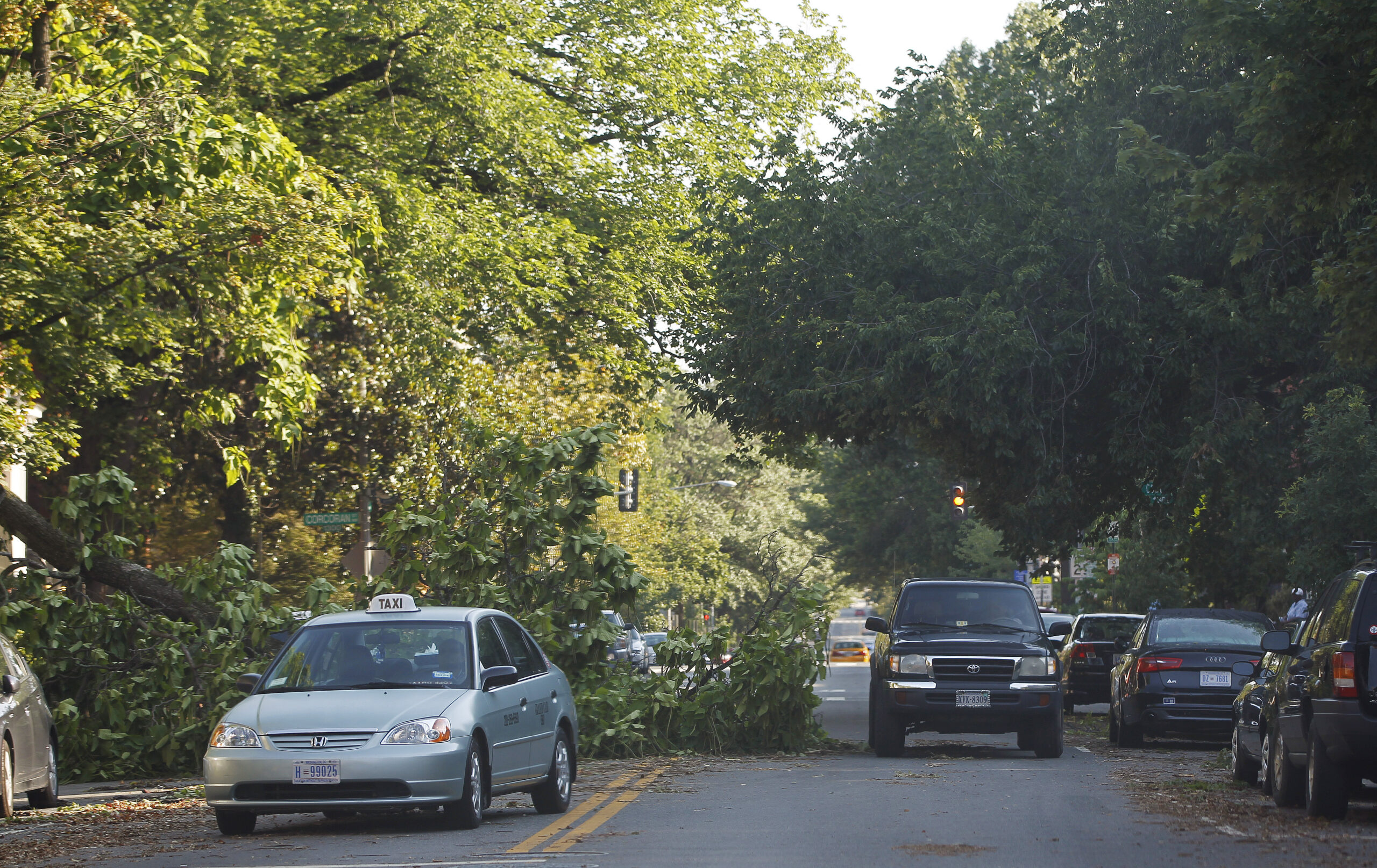 Eastern U.S. storms kill 10, cause wide power outages