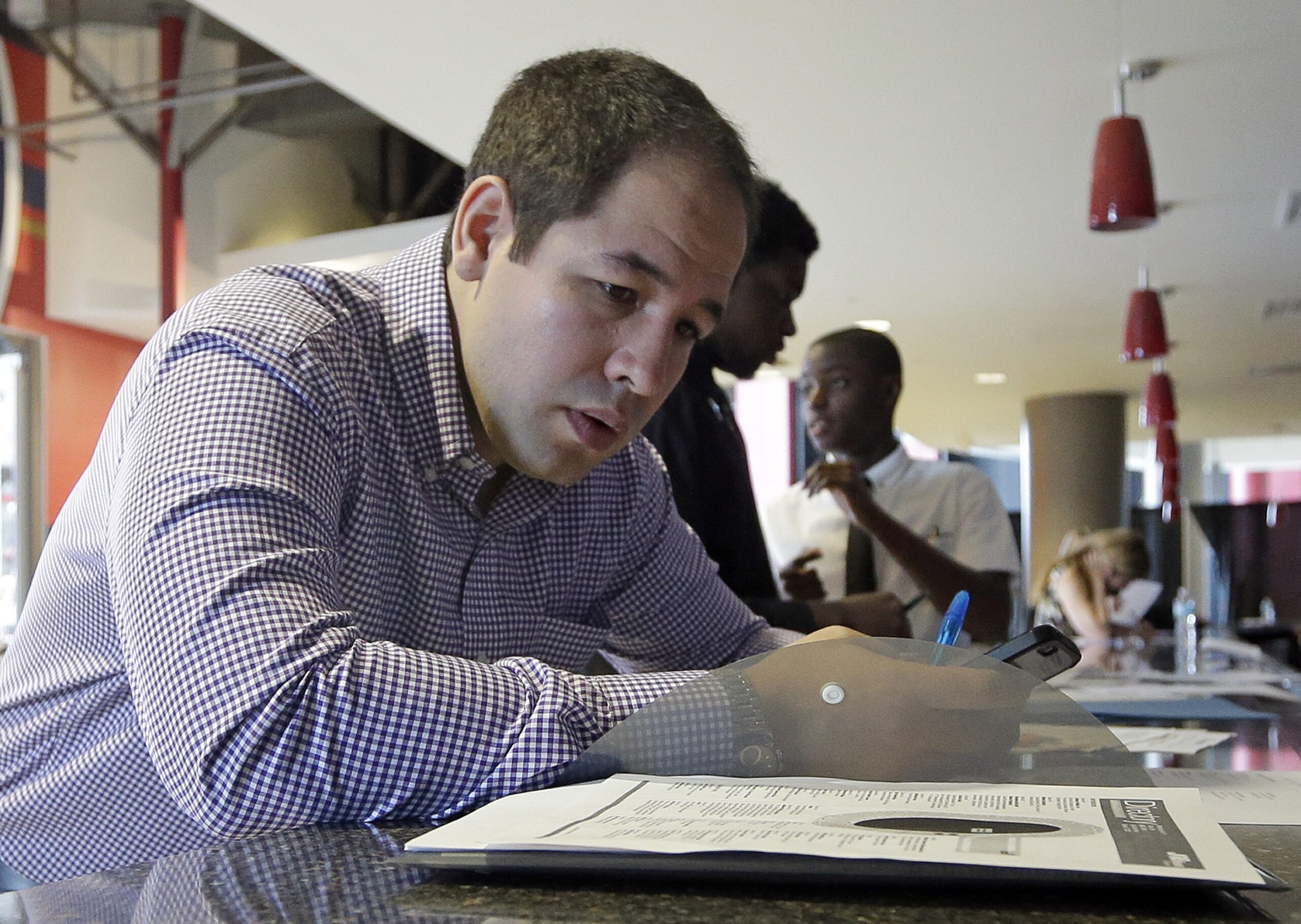 Jobless claims rise to 282,000