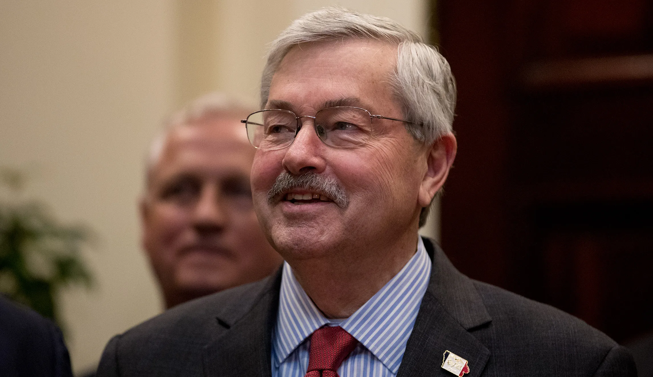 Iowa governor signs late-term abortion ban