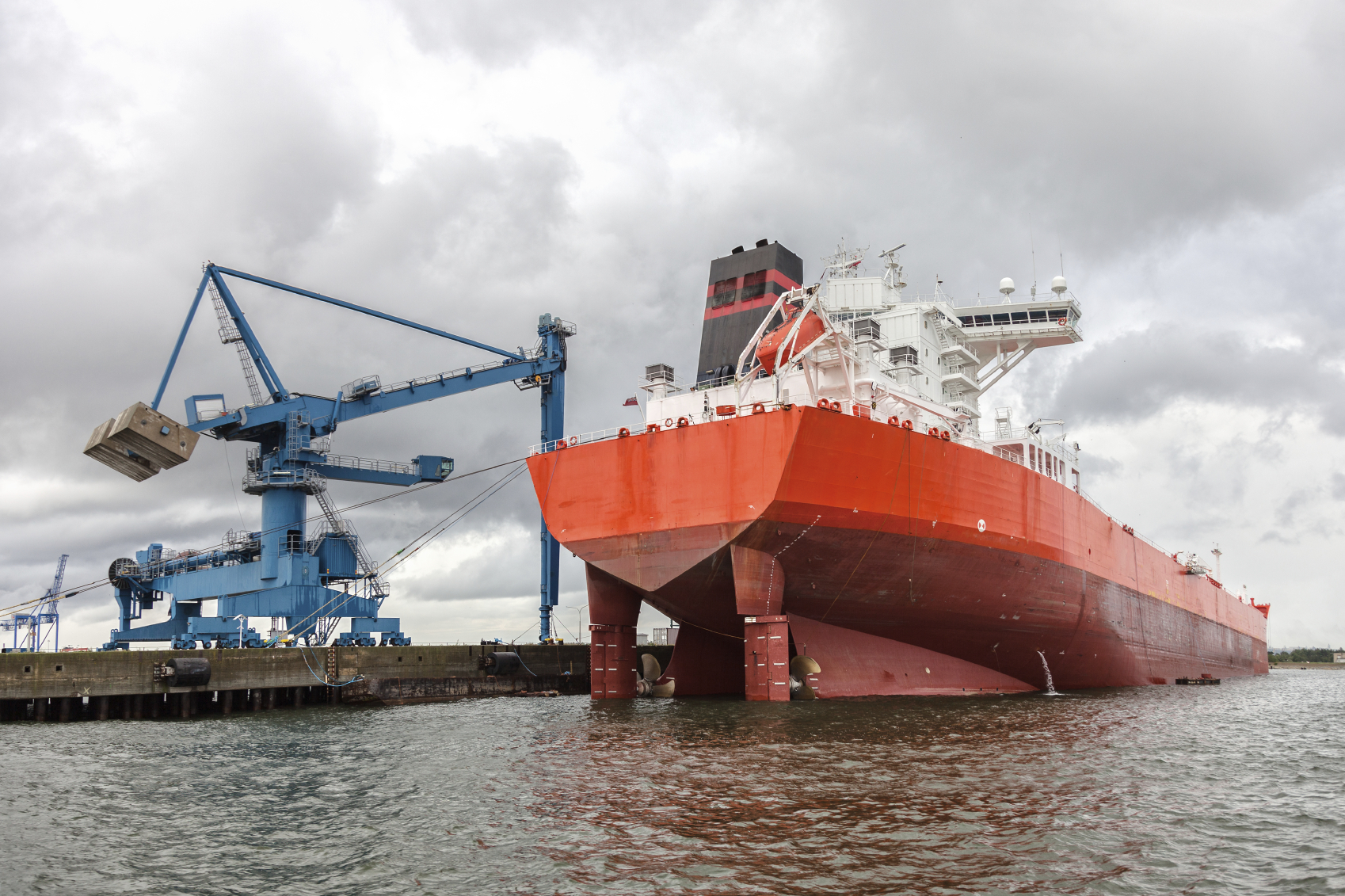 House panel set to vote on lifting ban on oil exports