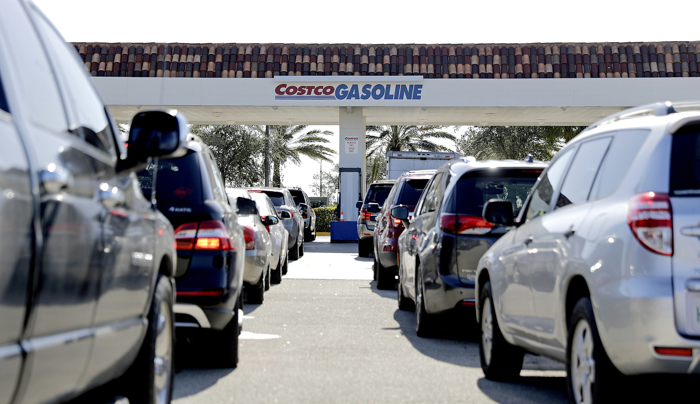EPA says no fines for refiners amid hurricane-caused fuel shortages