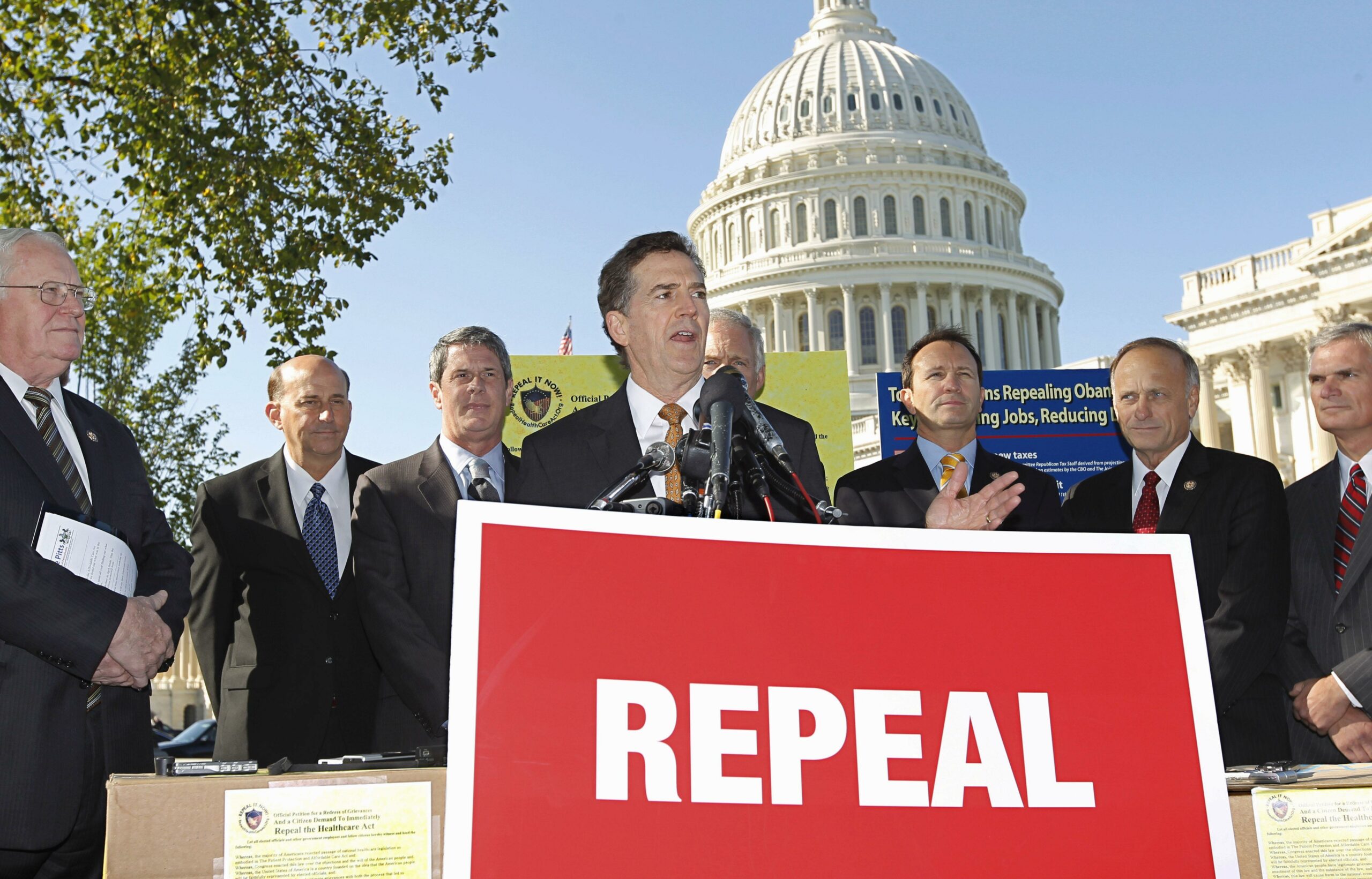 DeMint, 32 senators warn GOP: No net tax increase