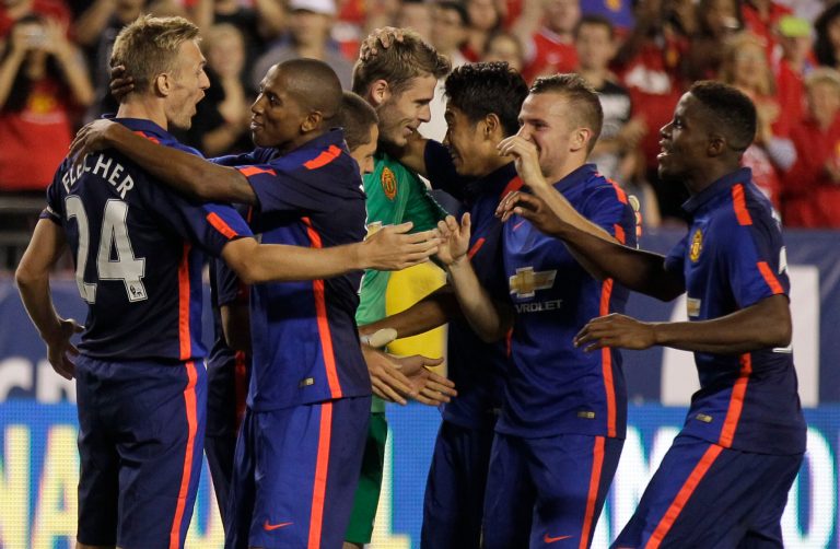 Glazers set to raise $150m by selling Man U shares