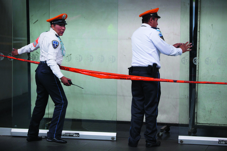 Mexico airport shooting points to running problems