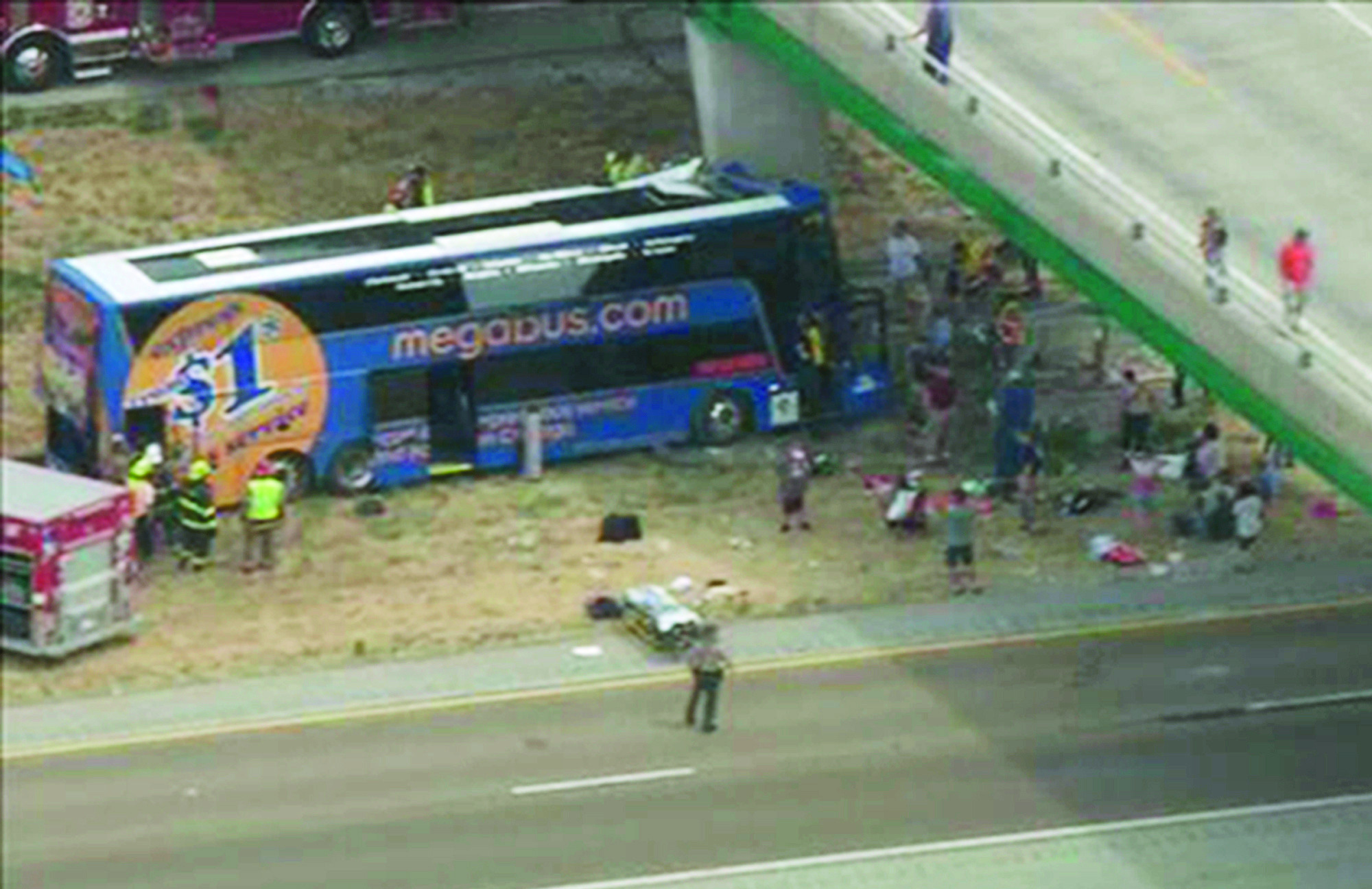 Megabus crash in Illinois; 1 dead, 2 dozen hurt