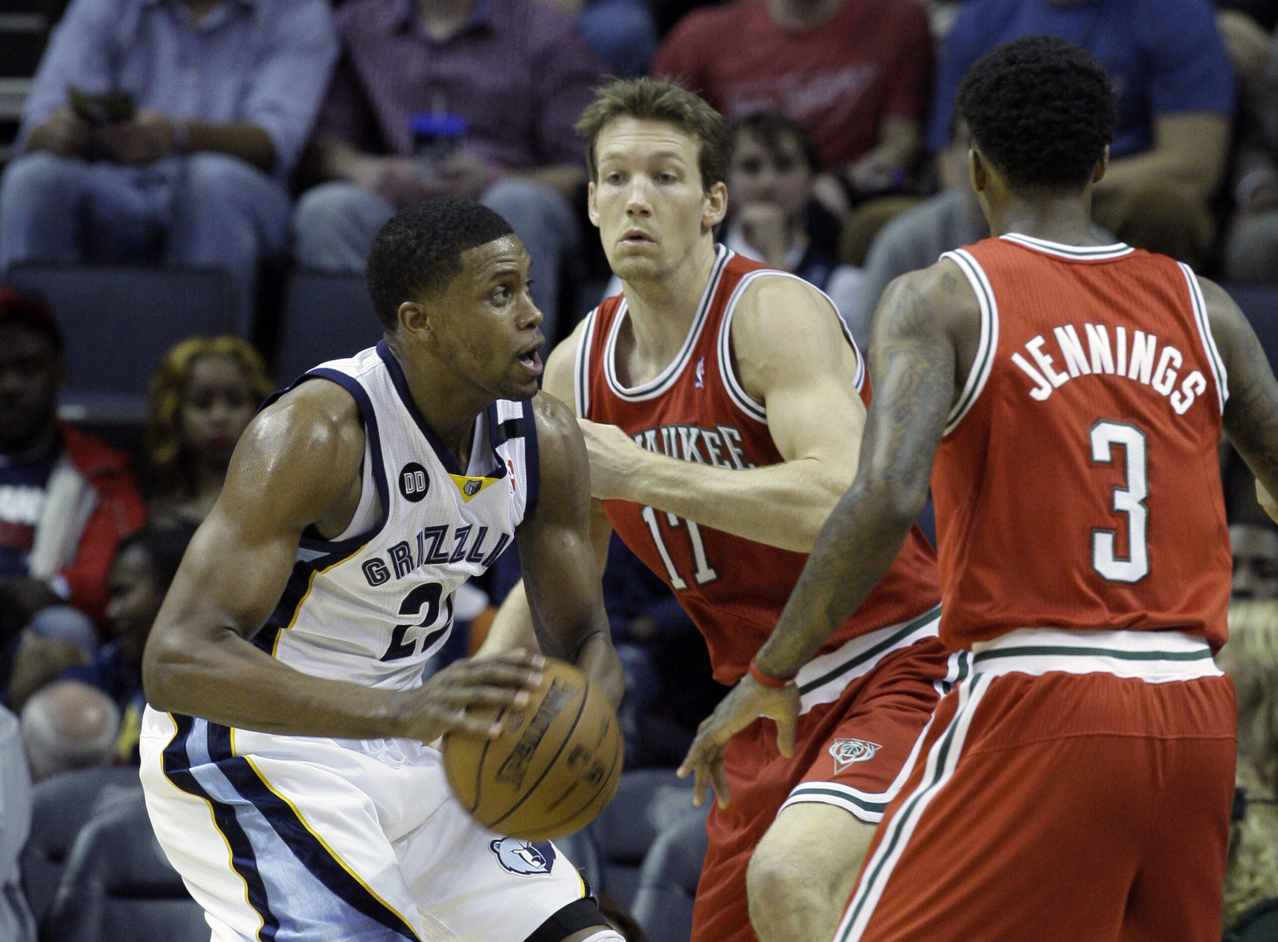 Bucks welcome back F Dunleavy