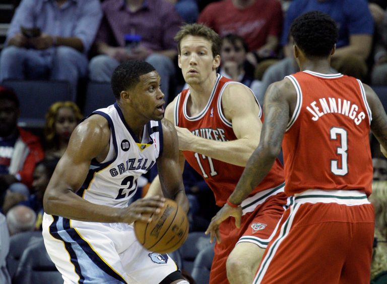   Memphis Grizzlies' Rudy Gay (22) is guarded by Milwaukee Bucks' Mike Dunleavy (17) and Brandon Jennings (3) during the first half of an NBA basketball game in Memphis, Tenn., Wednesday, Dec. 19, 2012. (AP Photo/Danny Johnston)  