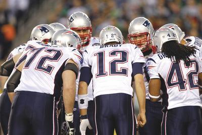 Rich Schultz/Getty Images
The Redskins'defense will face quarterback Tom Brady and the second-ranked Patriots'offense on Sunday.