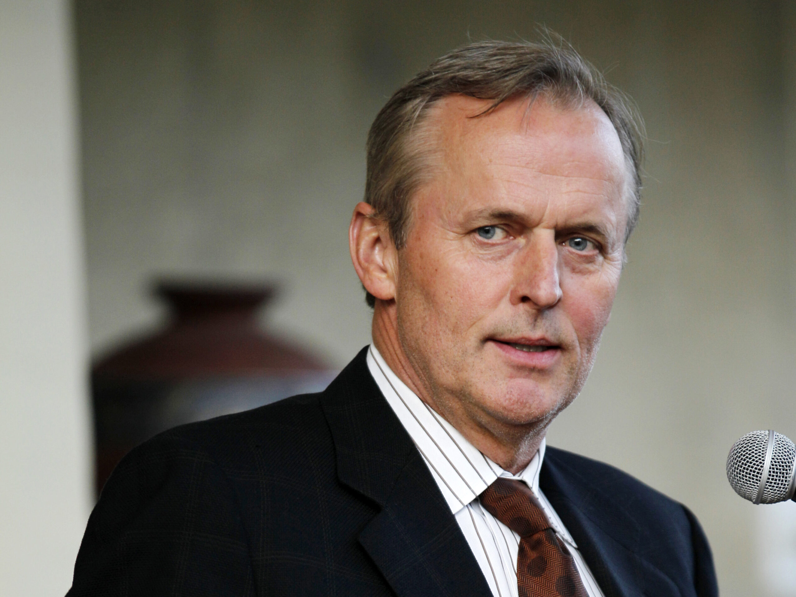 Grisham says sorry for child porn remarks