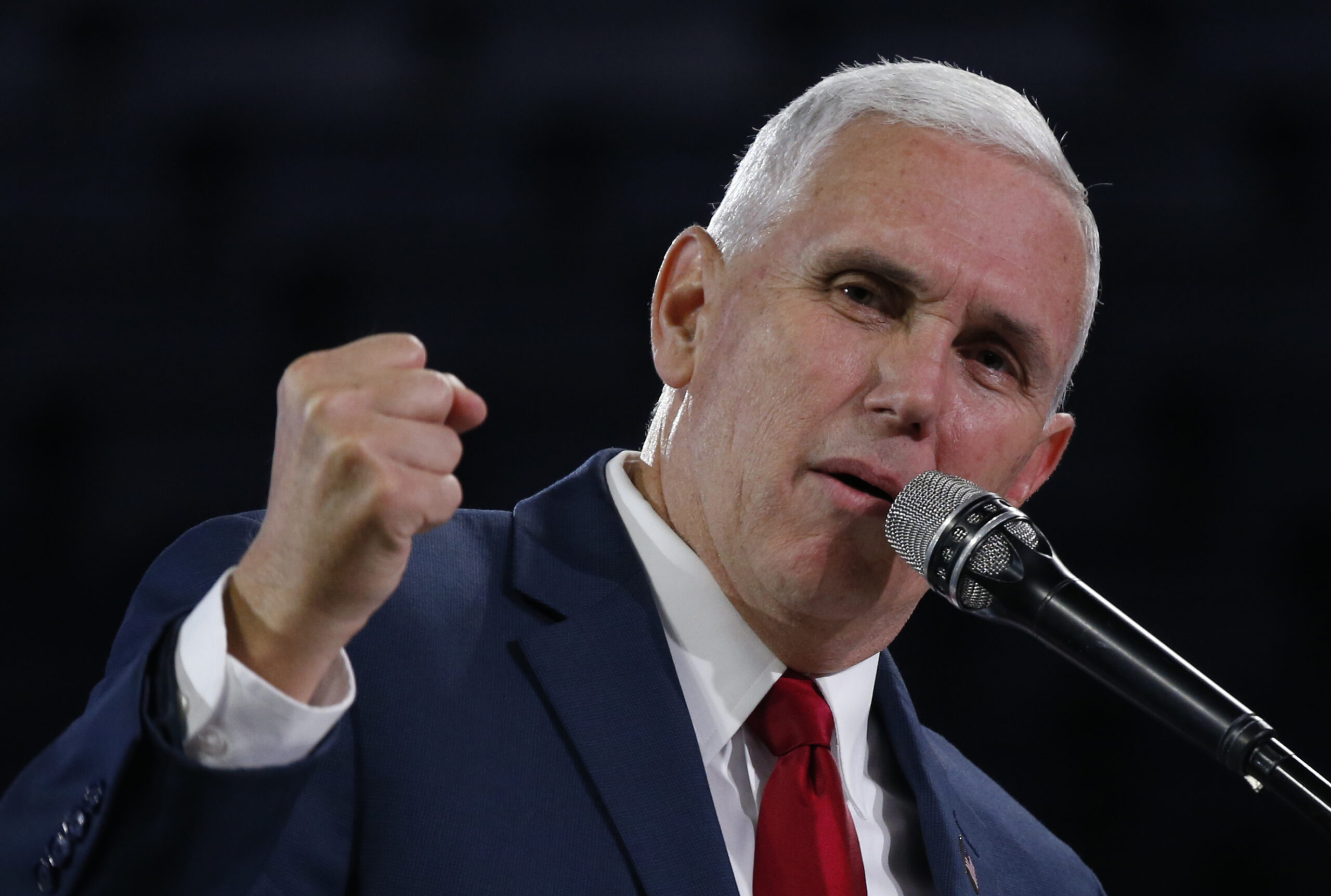 Pence urges Obama to follow through on cyberthreats against Russia