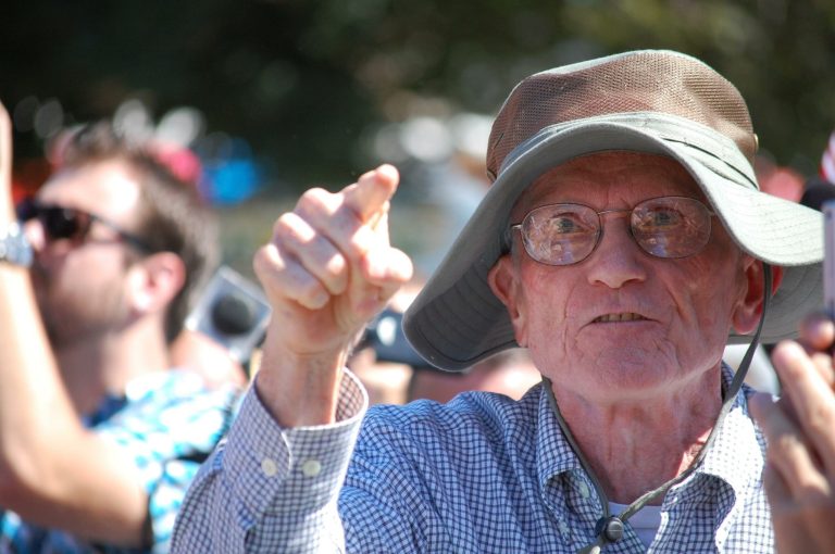 Romney attacked by hecklers in Iowa