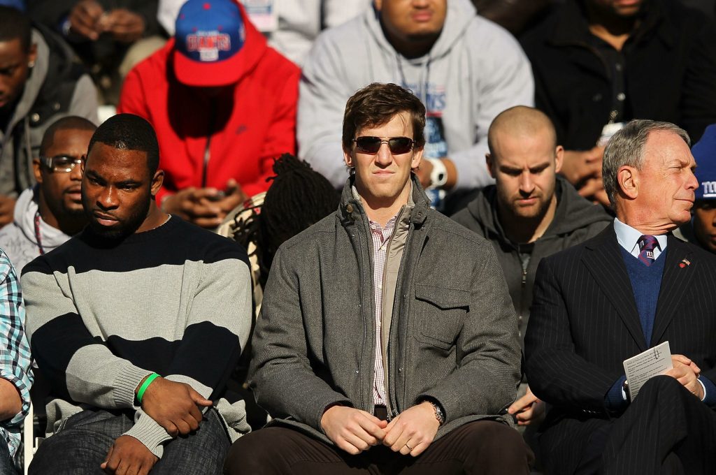 Eli Manning to host SNL on May 5