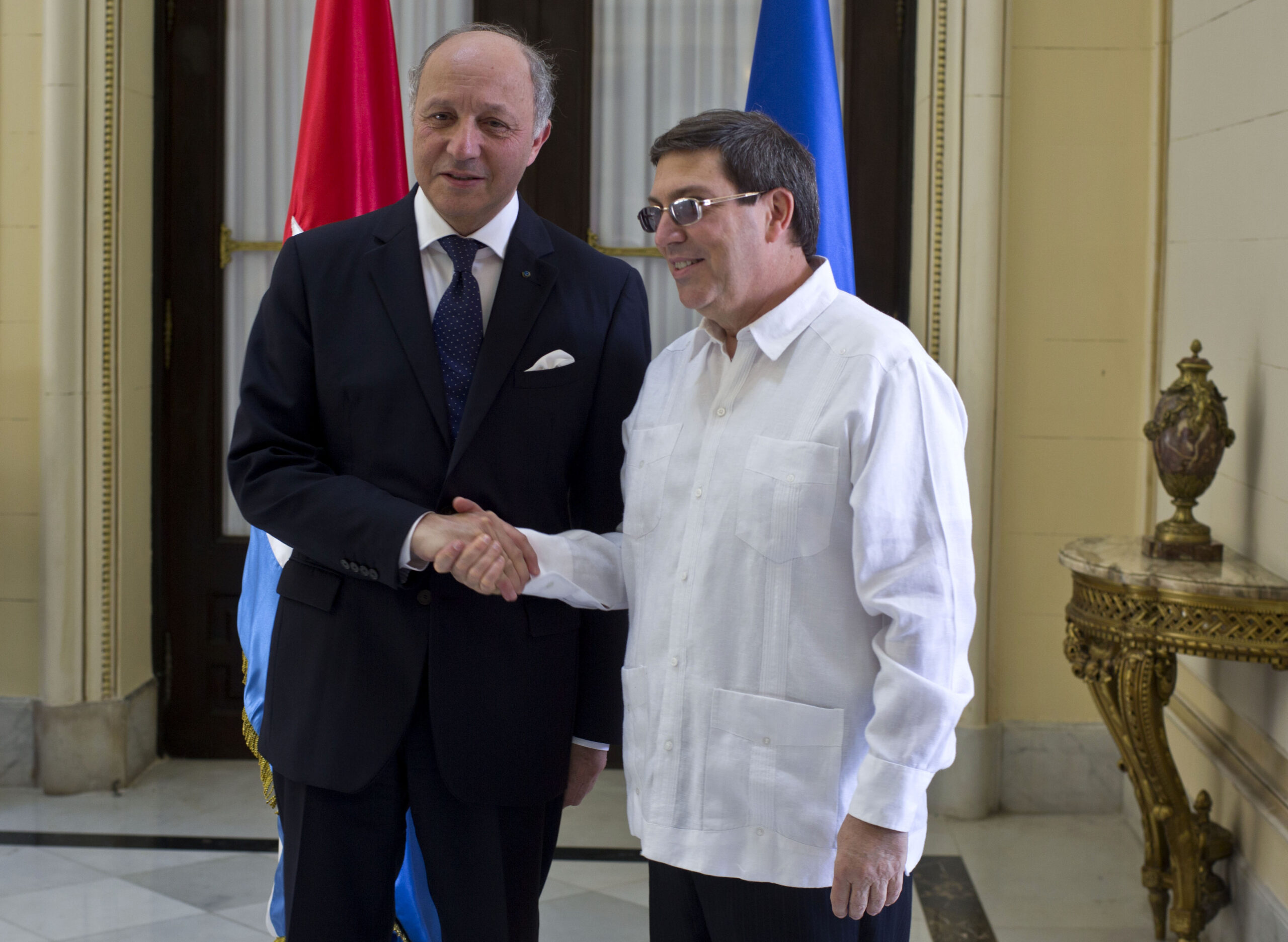 French minister in Cuba as Europe seeks opening
