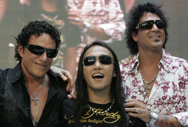 Pineda plans solo album, but not leaving Journey
