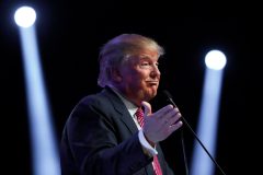 Slate editor-in-chief urges media to ignore Trump