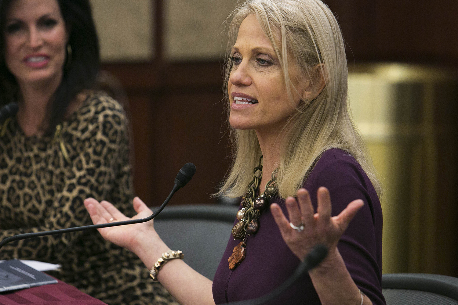 Trump campaign chief: ‘Comical’ to see Clinton demand transparency from FBI