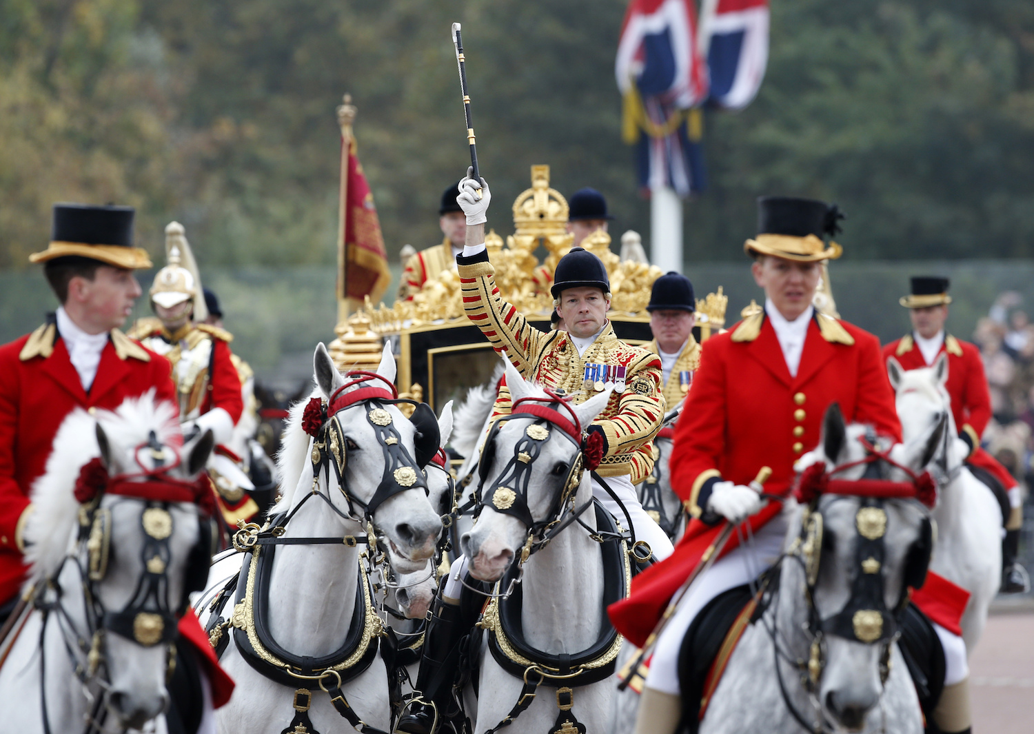 Trump insists on carriage ride with Queen during Buckingham Palace visit