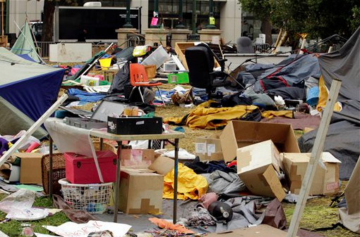 Occupy Oakland retakes plaza, plans General Strike