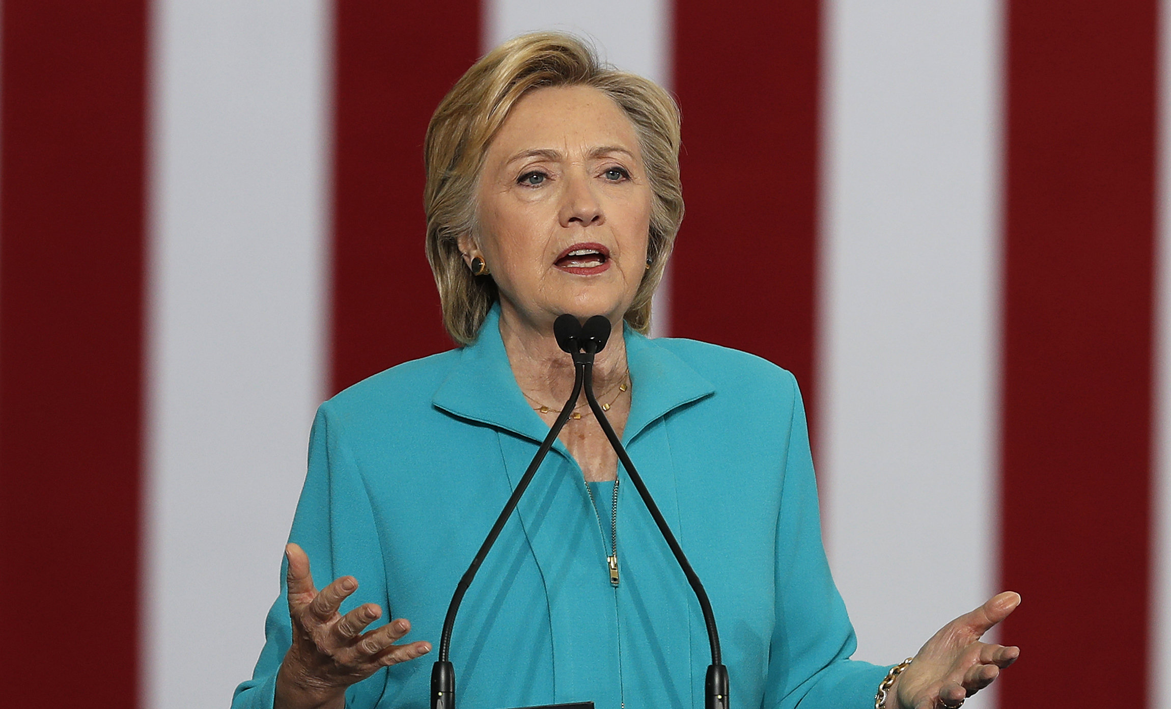 Clinton drives a wedge between Trump and GOP