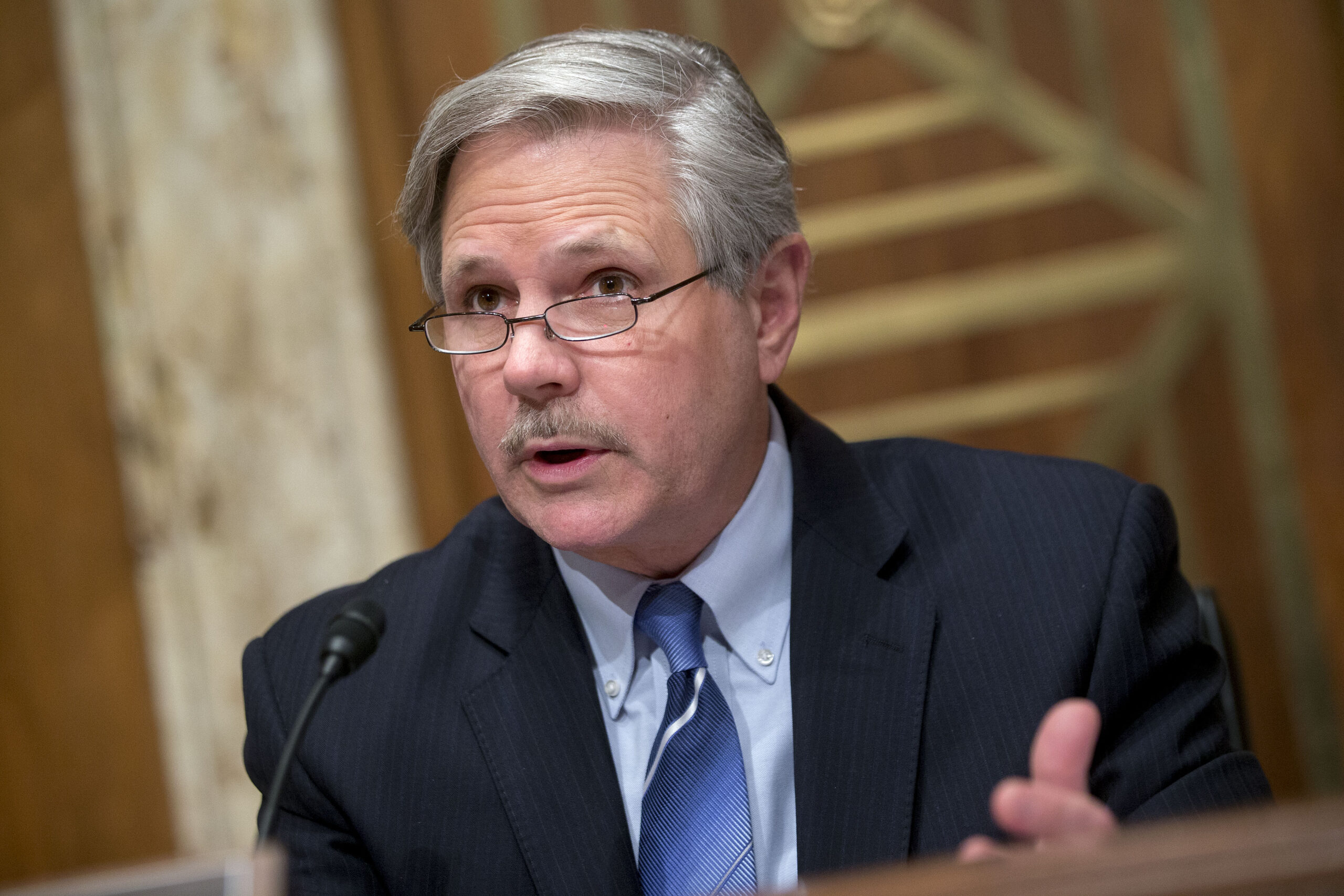 Hoeven vows to block EPA climate rules in omnibus