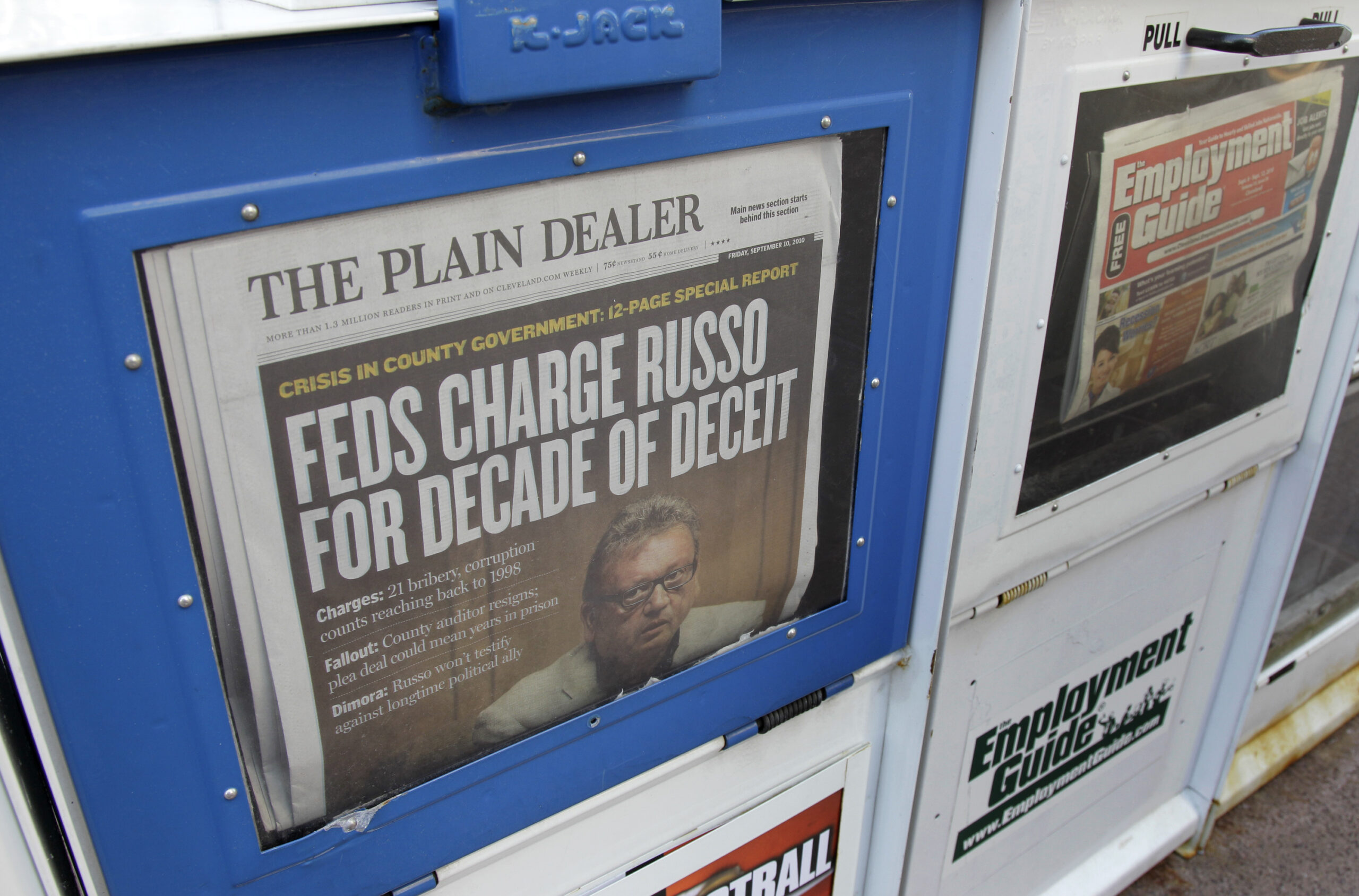 Hiding the party affiliation of scandal-plagued Democrats