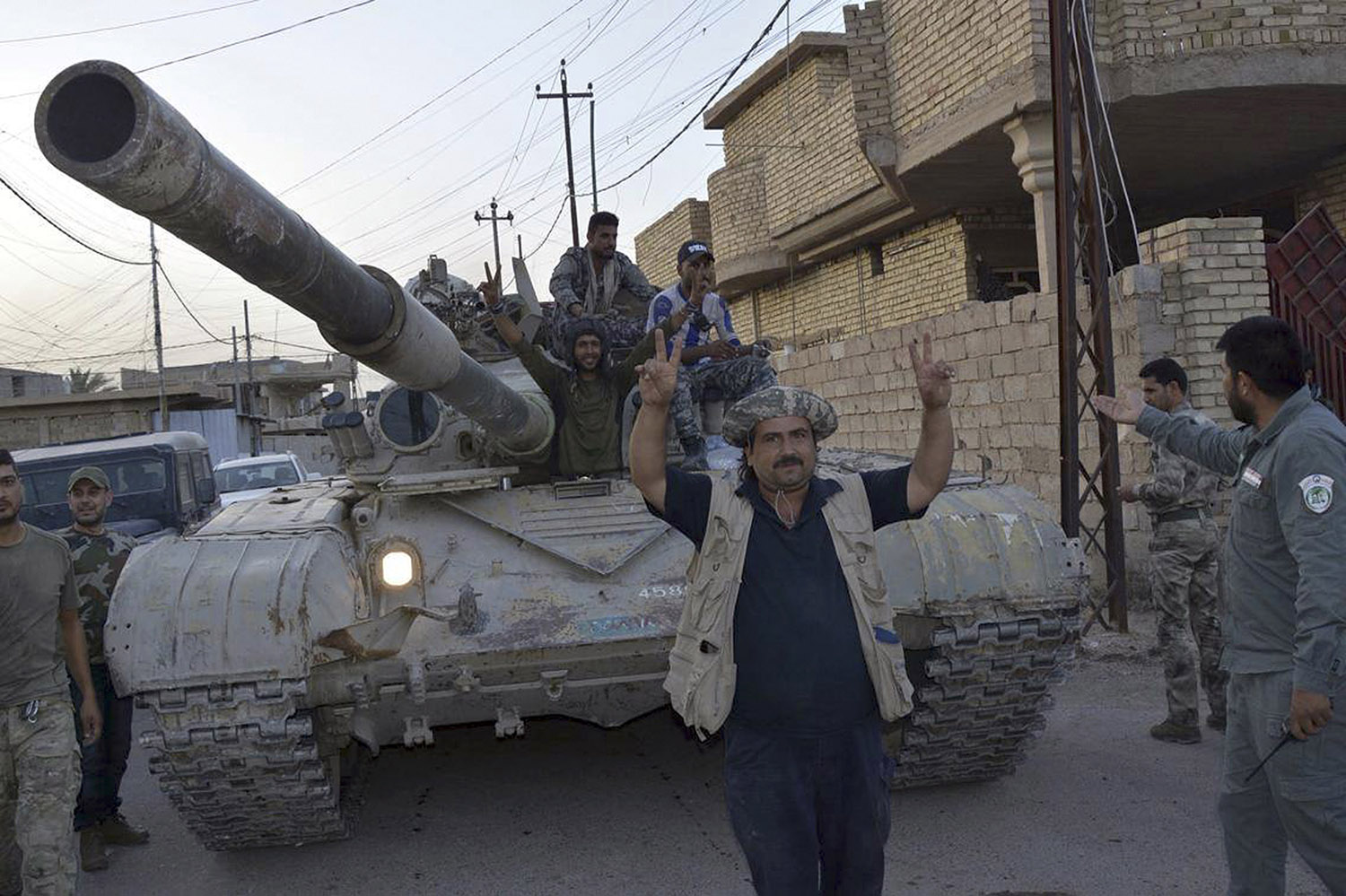 Iraqi troops pushing Islamic State out of Fallujah