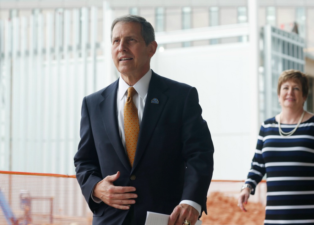 VA defends officials who allegedly stole $400,000 from agency