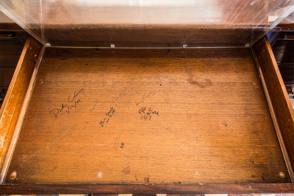 Joe Biden to leave his mark on desk drawer