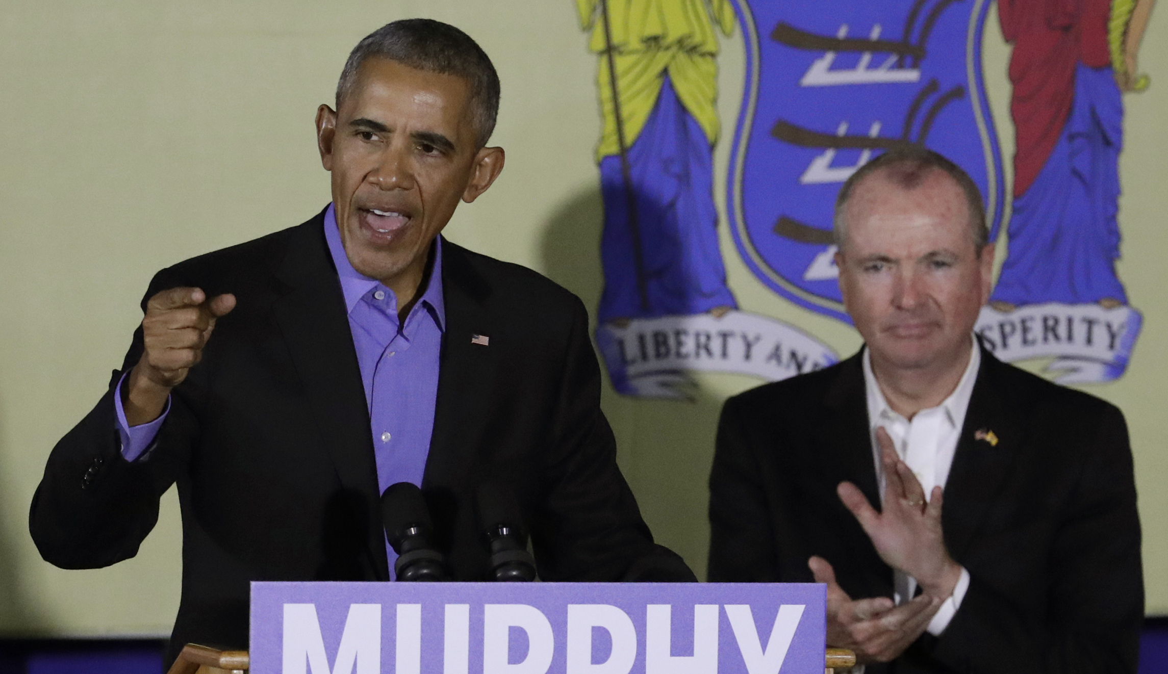 Obama ignores Trump in return to campaign trail