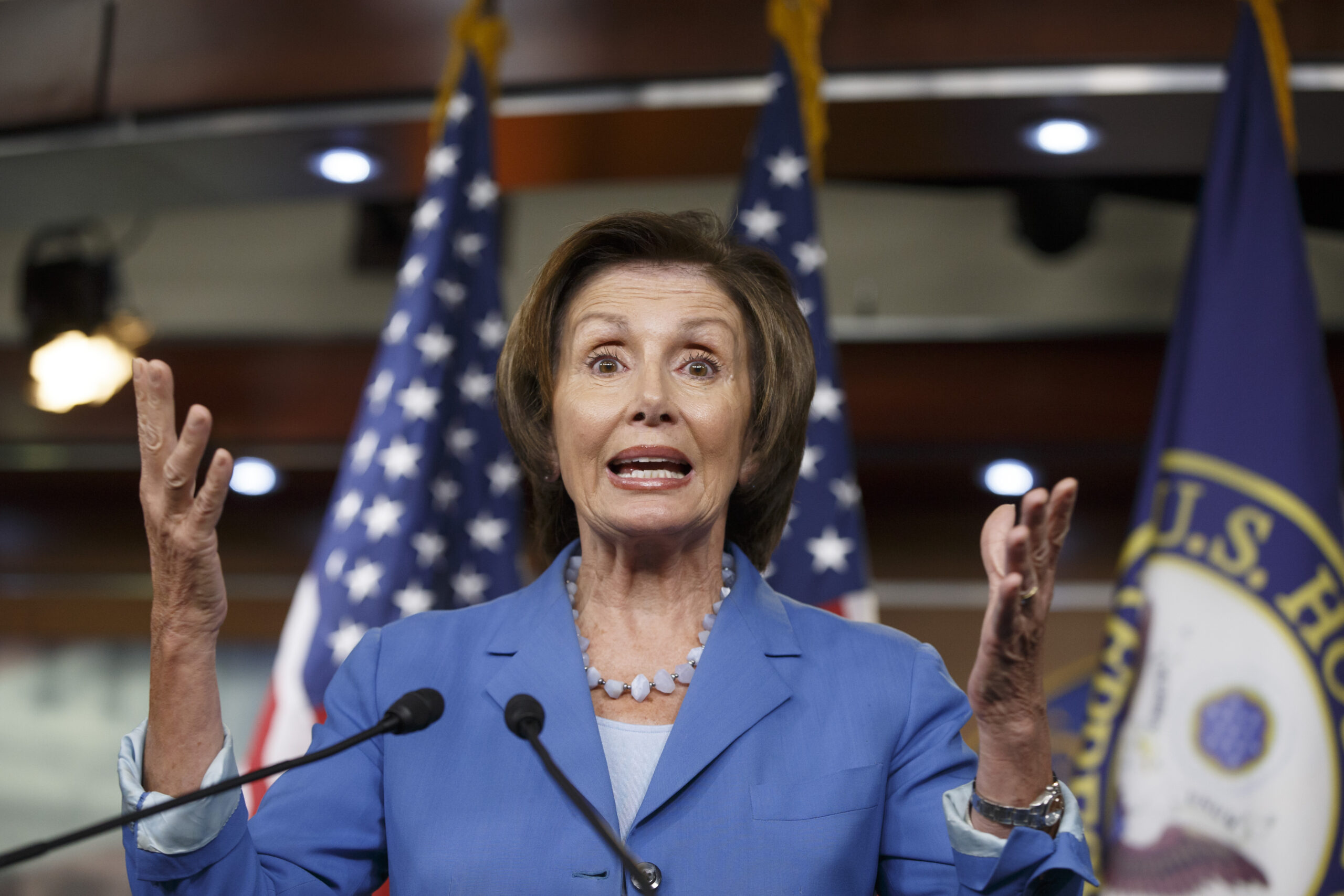Pelosi gives GOP leaders kudos for ISIS bill
