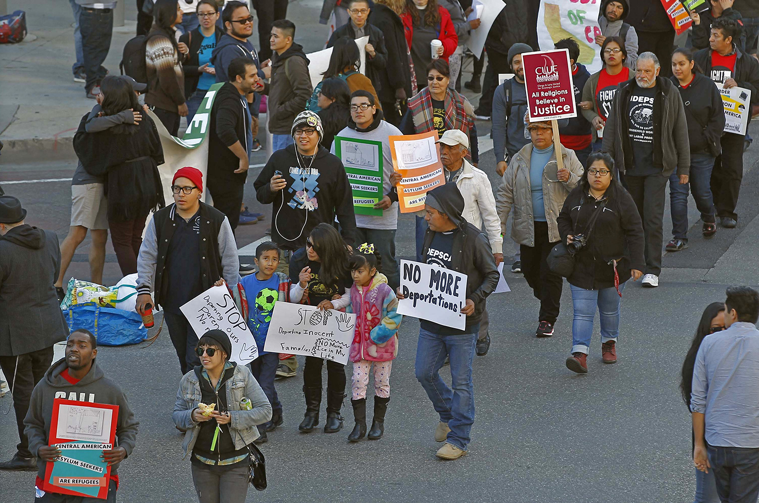 White House denies it’s considering using National Guard to round up illegal immigrants