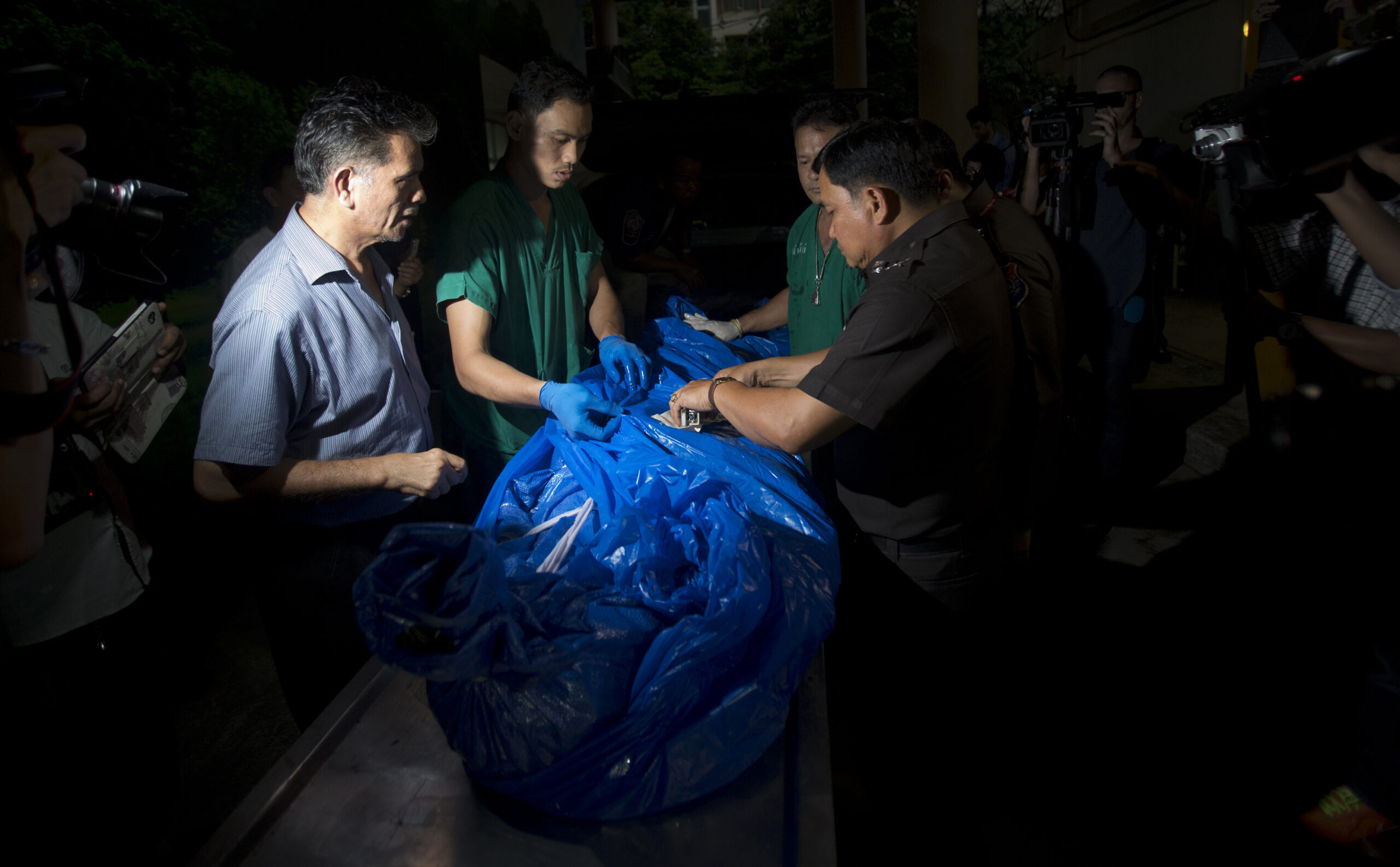 Thai police: 2 men admit killing British tourists