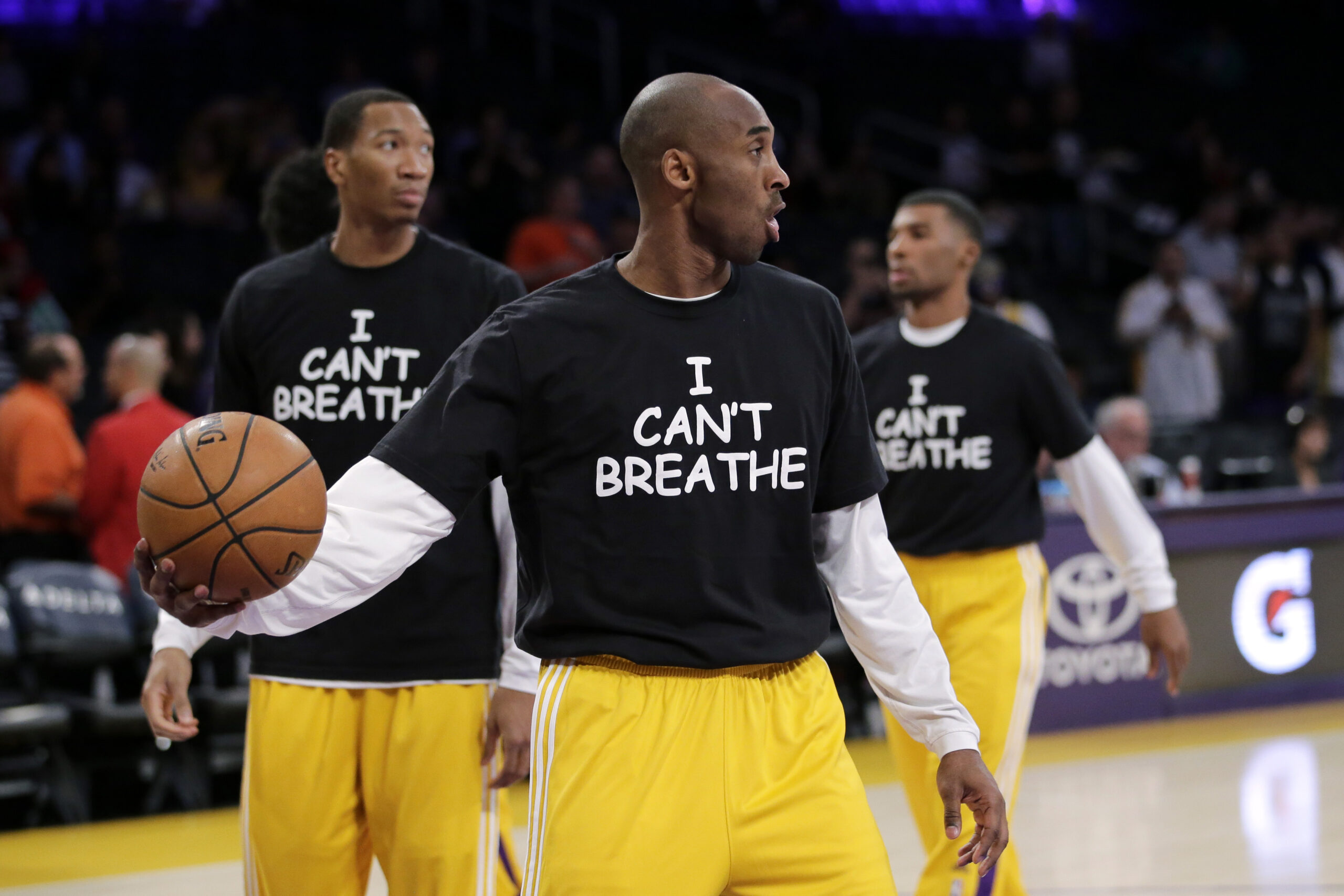 Eric Holder voices support for athletes wearing ‘I Can’t Breathe’ T-shirts