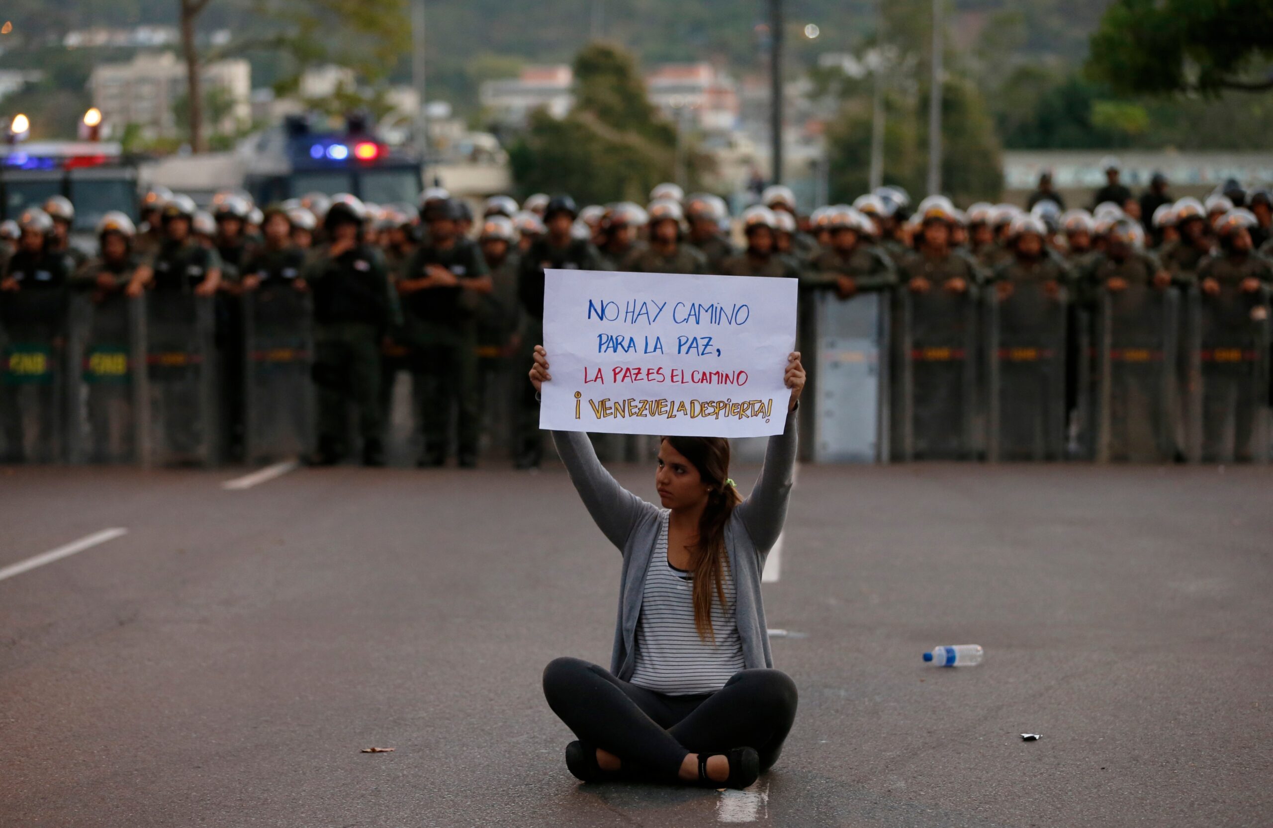 Maduro expels 3 US officials amid protest tensions