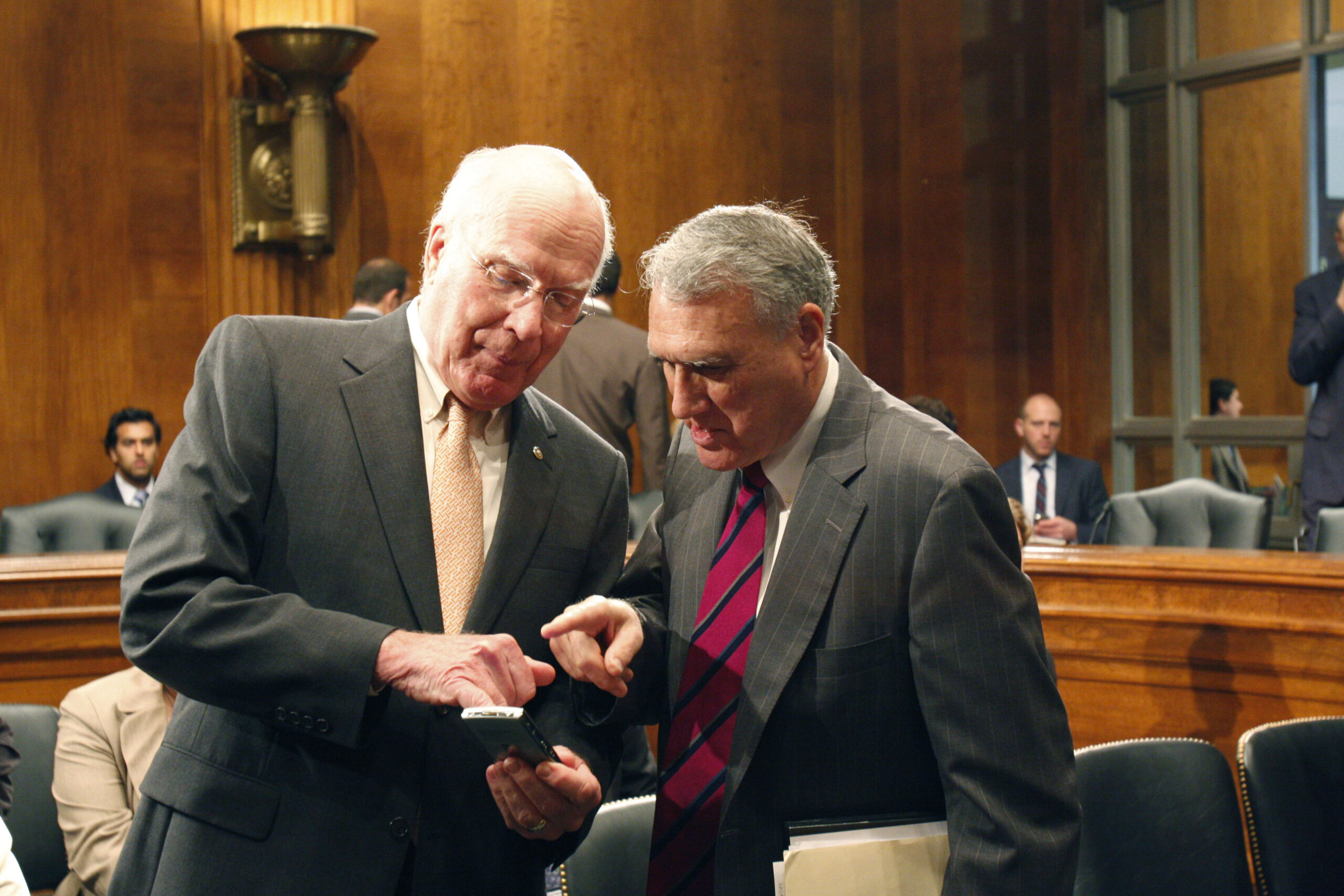 Senate to drop Blackberry habit