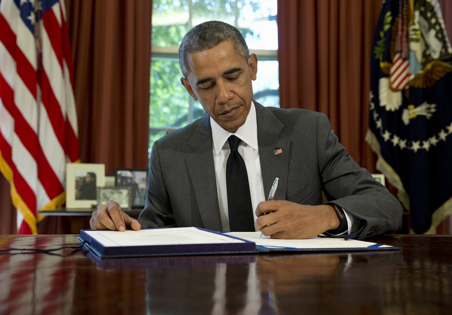 Obama signs North Korea sanctions bill into law