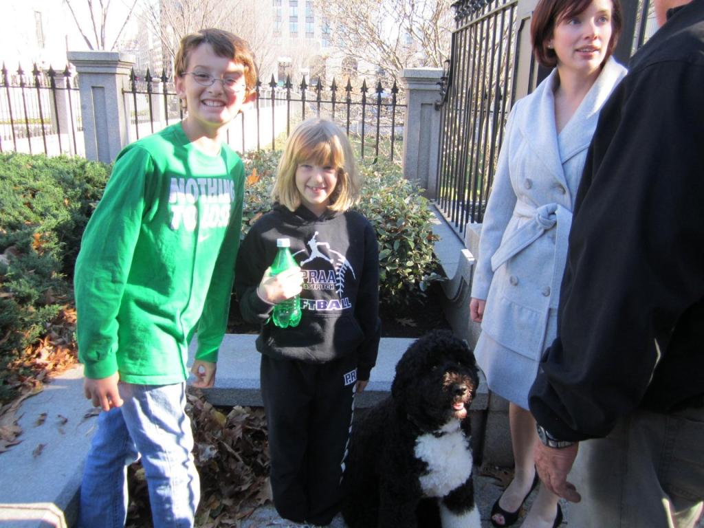 Sightings: Bo poses outside White House gates