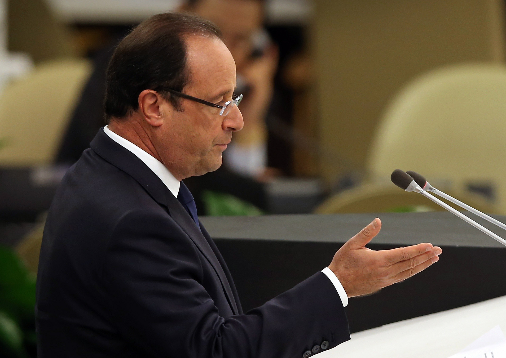 Obama calls French president to discuss NSA spying