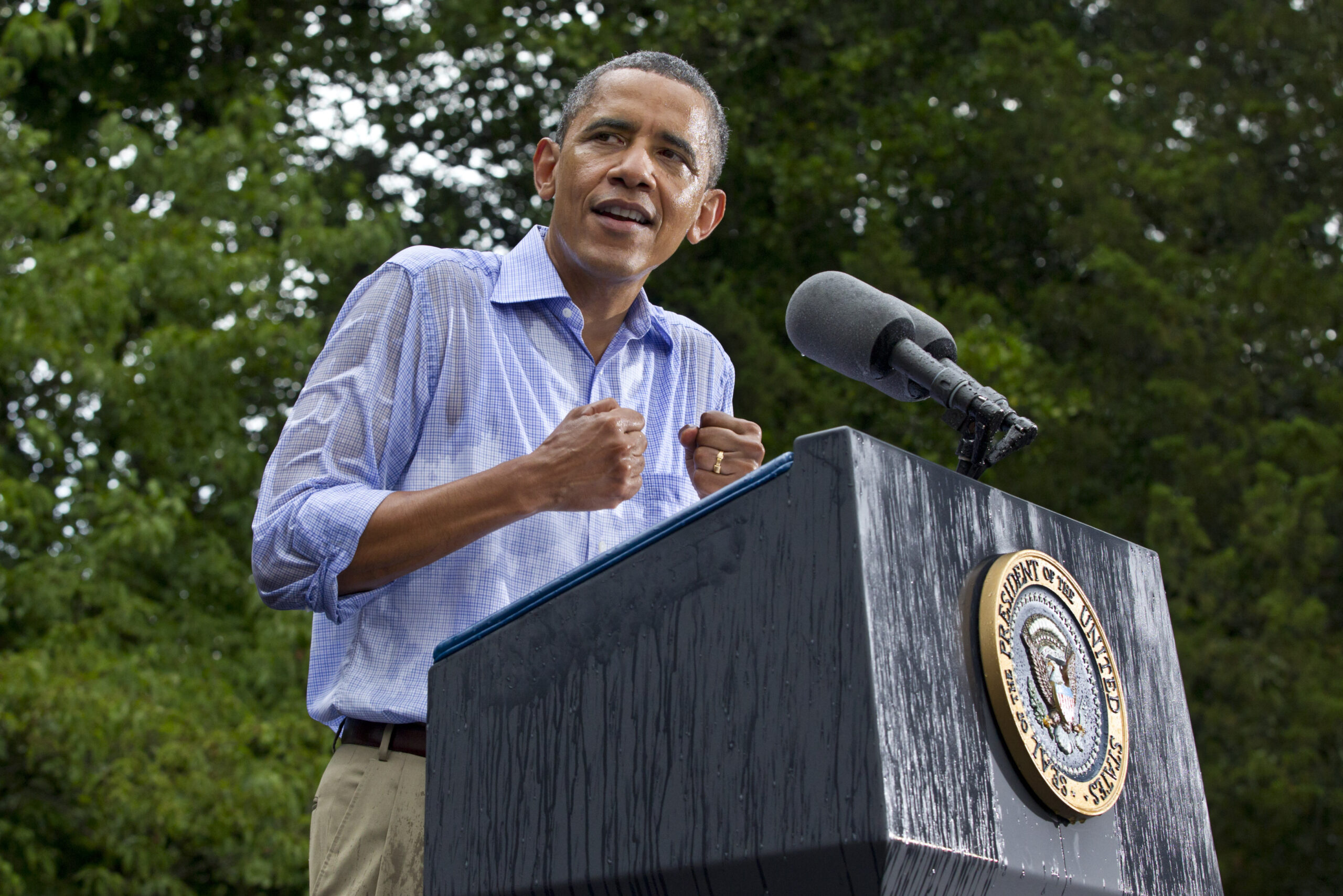 Obama rallies supporters in must-win Virginia