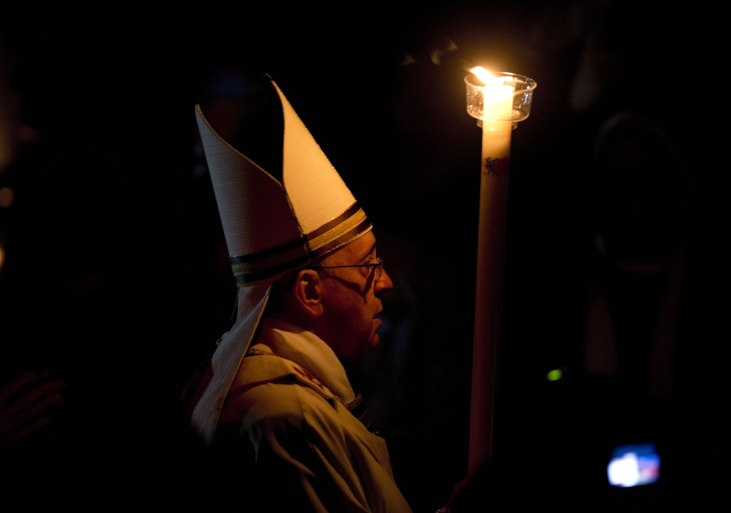 At Easter vigil, Pope seeks to bring faith to ‘ends of the Earth’